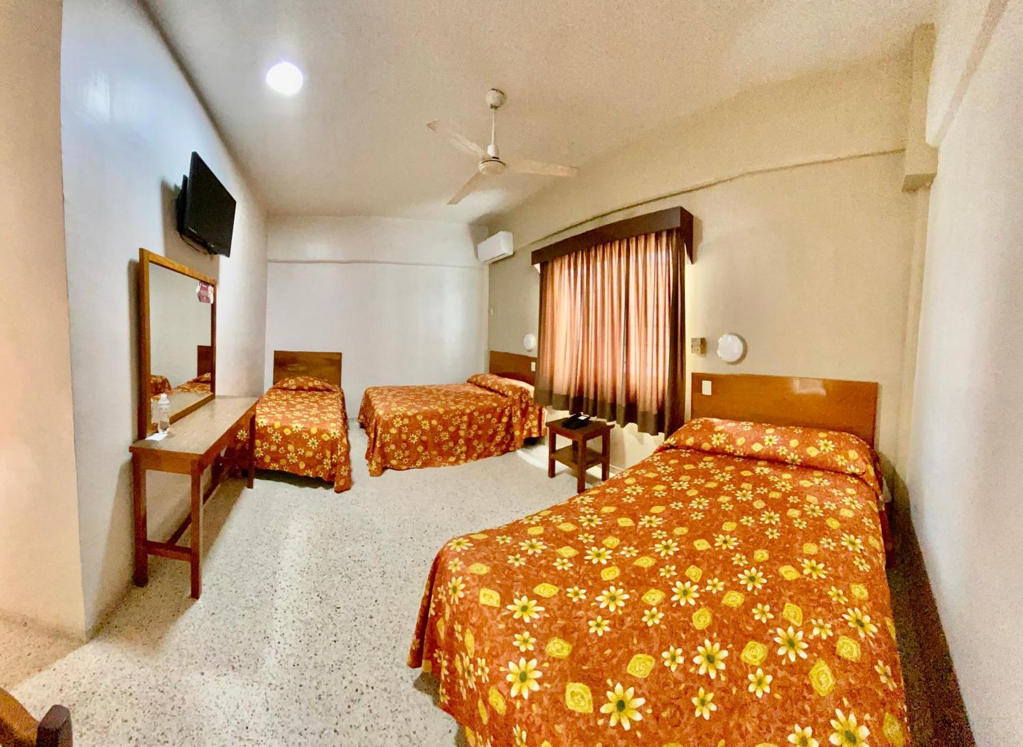 Hotel Delfines - A 2 Calles Del Acuario Veracruz Exterior foto